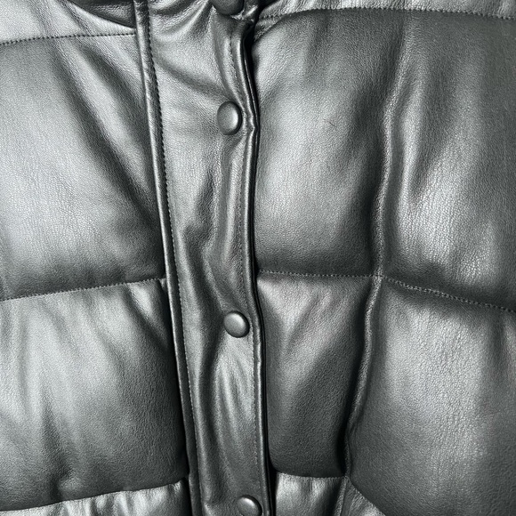 Zara Women's Sleek Black Puffer Coat - Picture 5 of 5